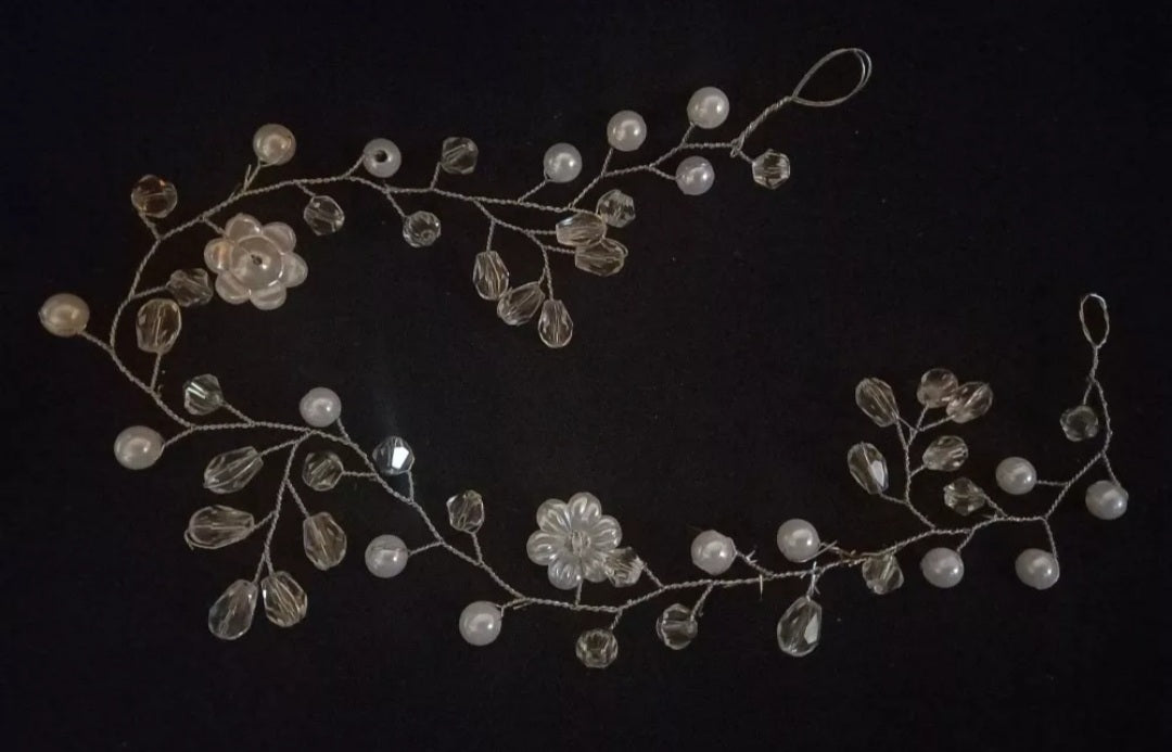 Tocado, broche para el cabello.
